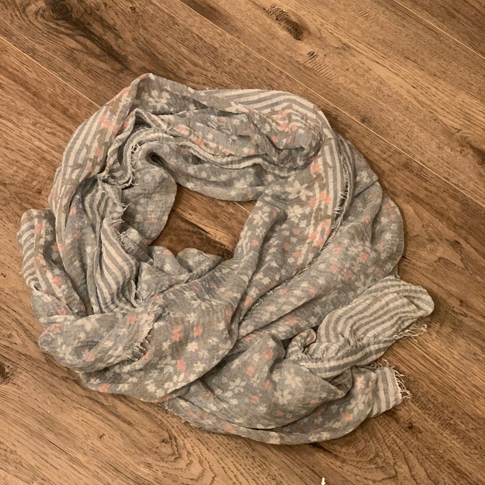 Cool-toned floral scarf!!